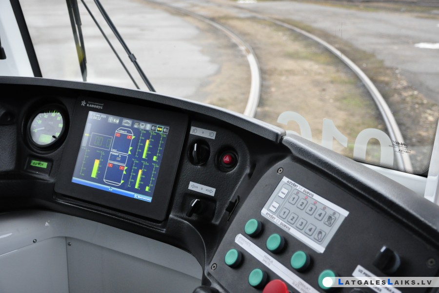 Daugavpilī jaunajiem tramvajiem konstatēti tehniski trūkumi