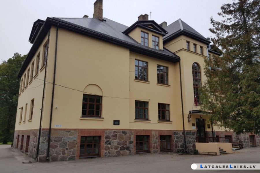 Skolēna izmaksas pašvaldībai – no 70 līdz 248 eiro mēnesī