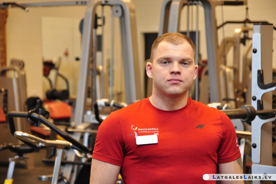 Kad sporta zāles ciet – vingrojam mājās