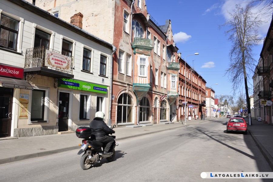 Cīnoties ar „Covid-19”, svarīgi nenogalināt ekonomiku