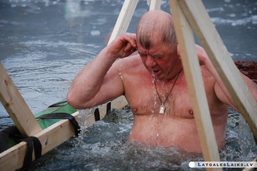 Jēzus Kristus Kristīšanas svētkos notiks pelde āliņģī