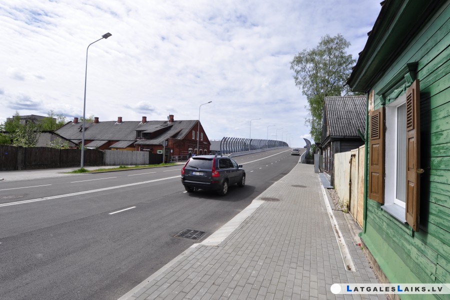 Pagaidām nevienojas par kompensāciju izmaksu tilta ēnā palikušajiem