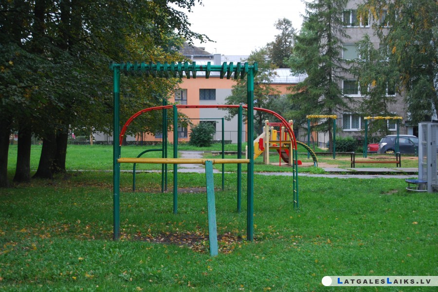 Iedzīvotāji pagaidām nesteidzas labiekārtot pagalmus