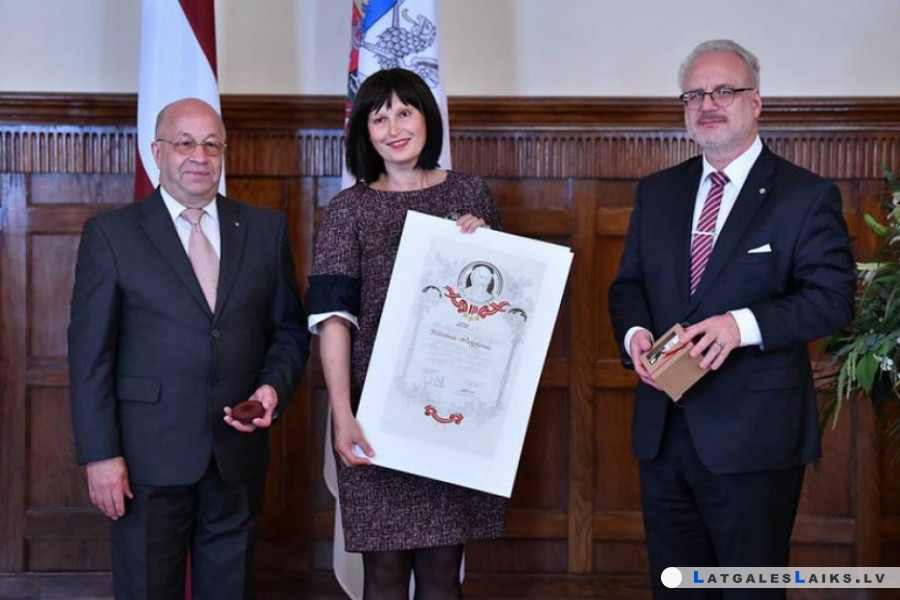 Daugavpils Valsts ģimnāzijas skolotāja saņēmusi Ata Kronvalda balvu